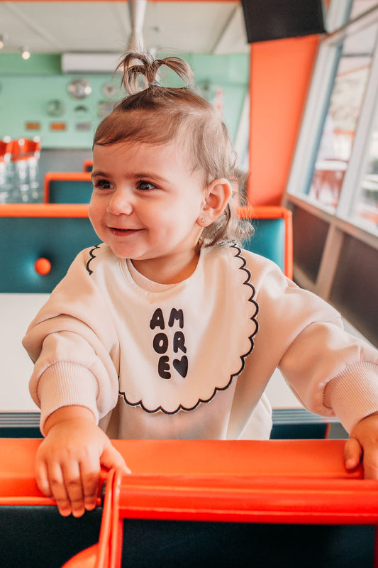 Amore Bib Set